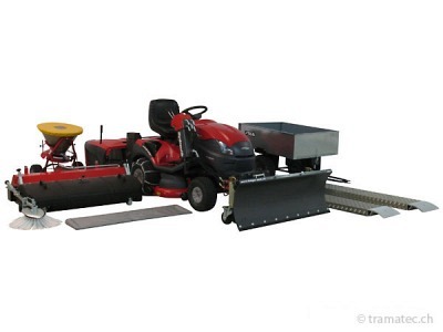 Rasentraktor inkl. Hydraulik und Anbaugeräten